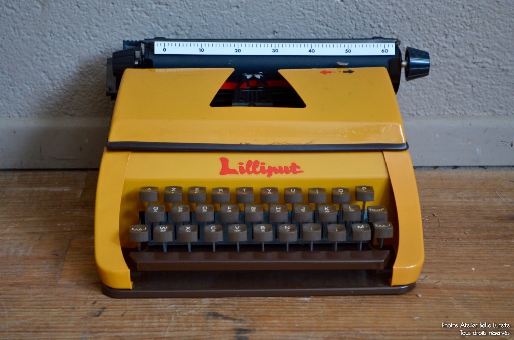 Écrire vintage : une bibliothèque de notices de machines à écrire