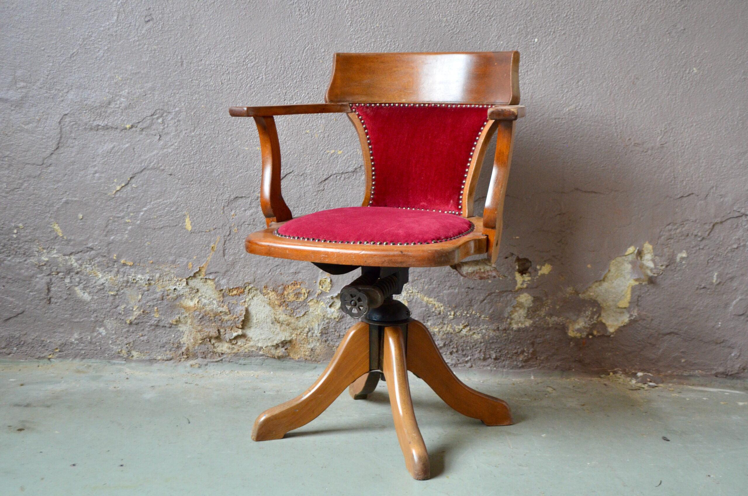 Tabouret d'atelier pivotant - L'atelier Belle Lurette, Rénovation de  meubles vintage