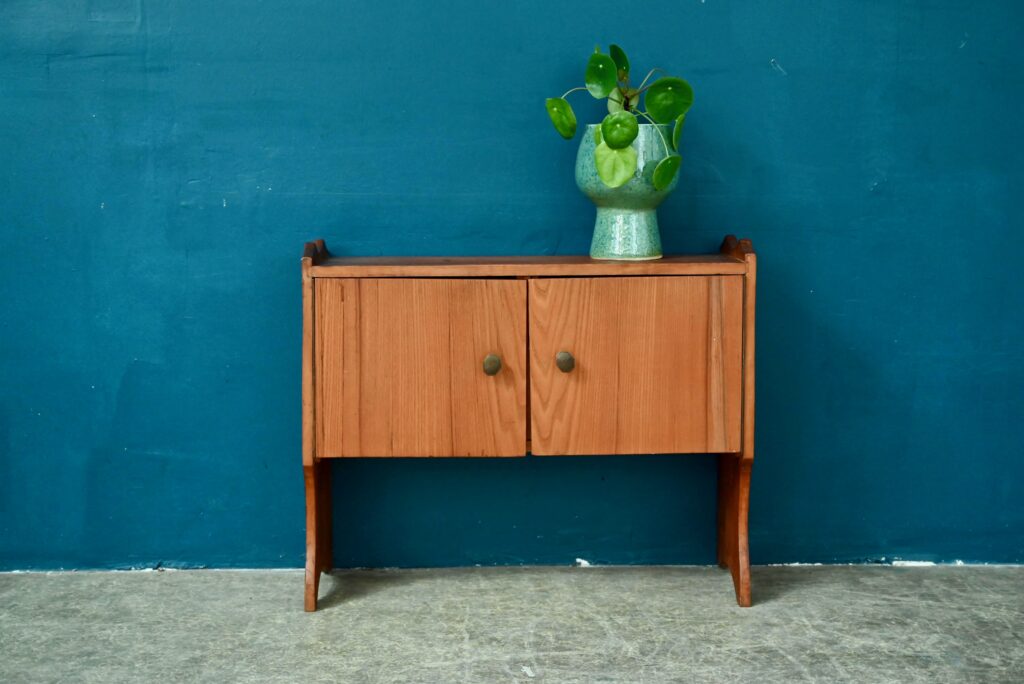 Petit meuble vintage table de nuit mobilier de ferme en bois rustique primitif  déco bohème