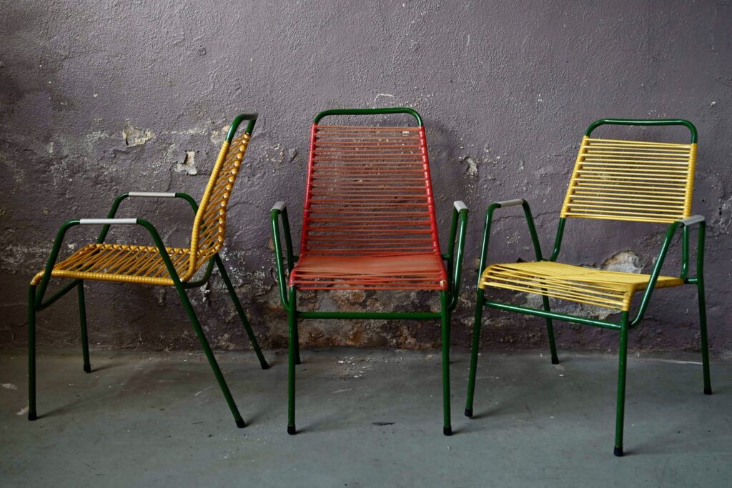 Lot de 3 chaises ou fauteuils de jardin vintage en métal et scoubidou  anciens