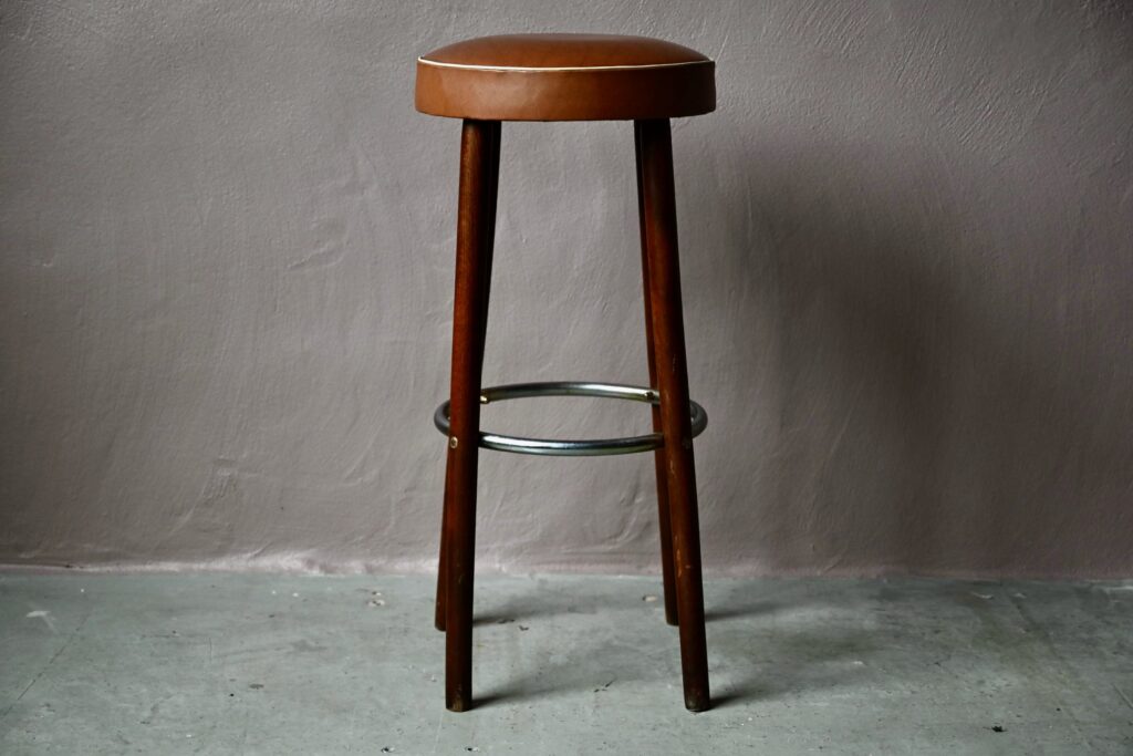 Tabouret de bar vintage en bois haut siège cuisine ancien 